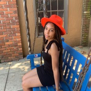 Meet your Posher, Alandria